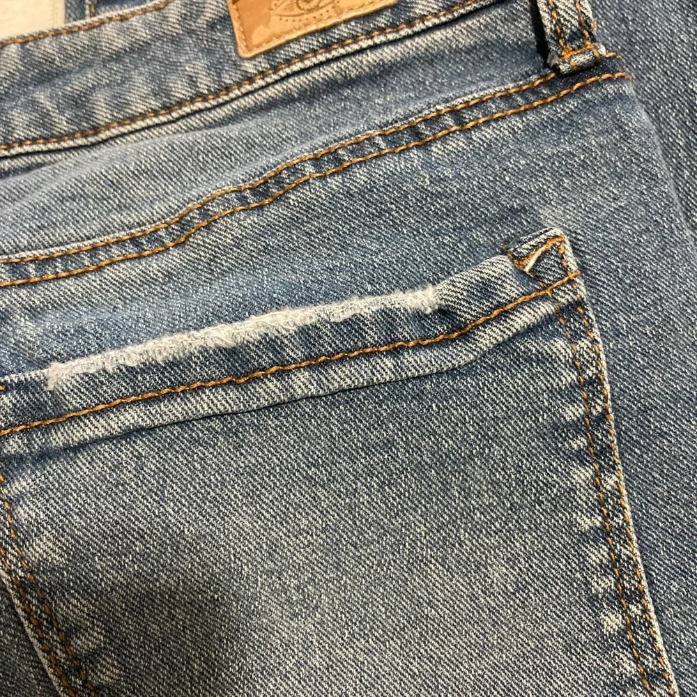 Sofia by Sofia Vergara Blue Relaxed Jeans - Picture 4 of 13